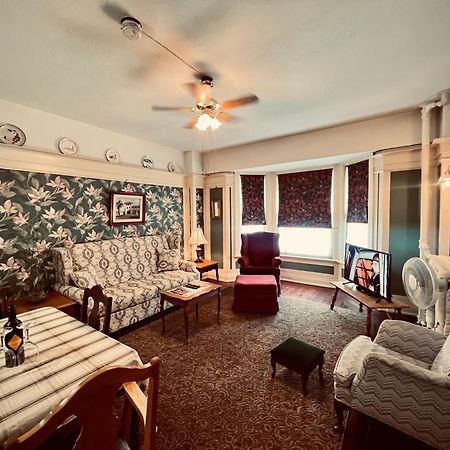 Arundel Mansions Hotel New Westminster Esterno foto