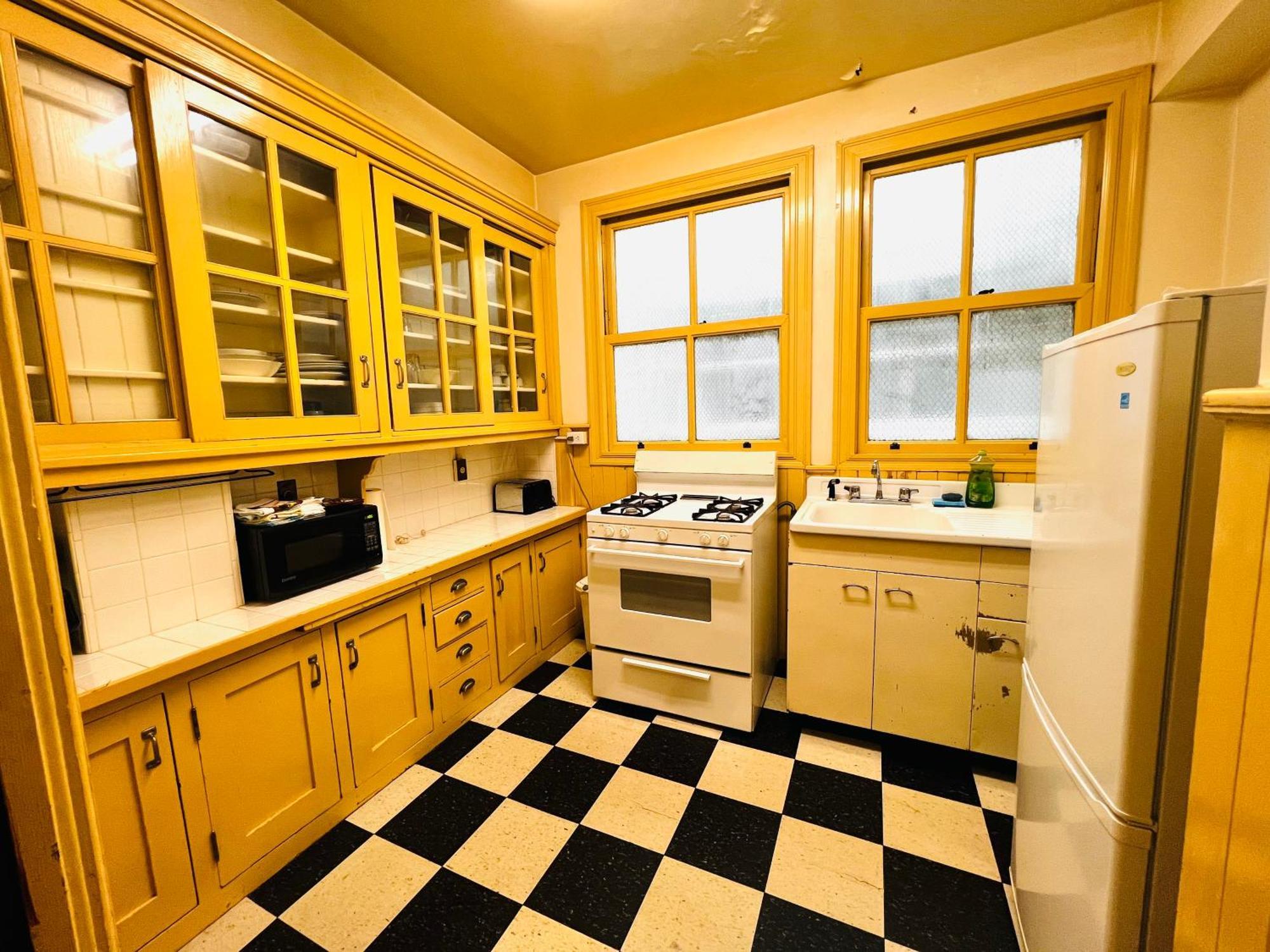 Arundel Mansions Hotel New Westminster Esterno foto