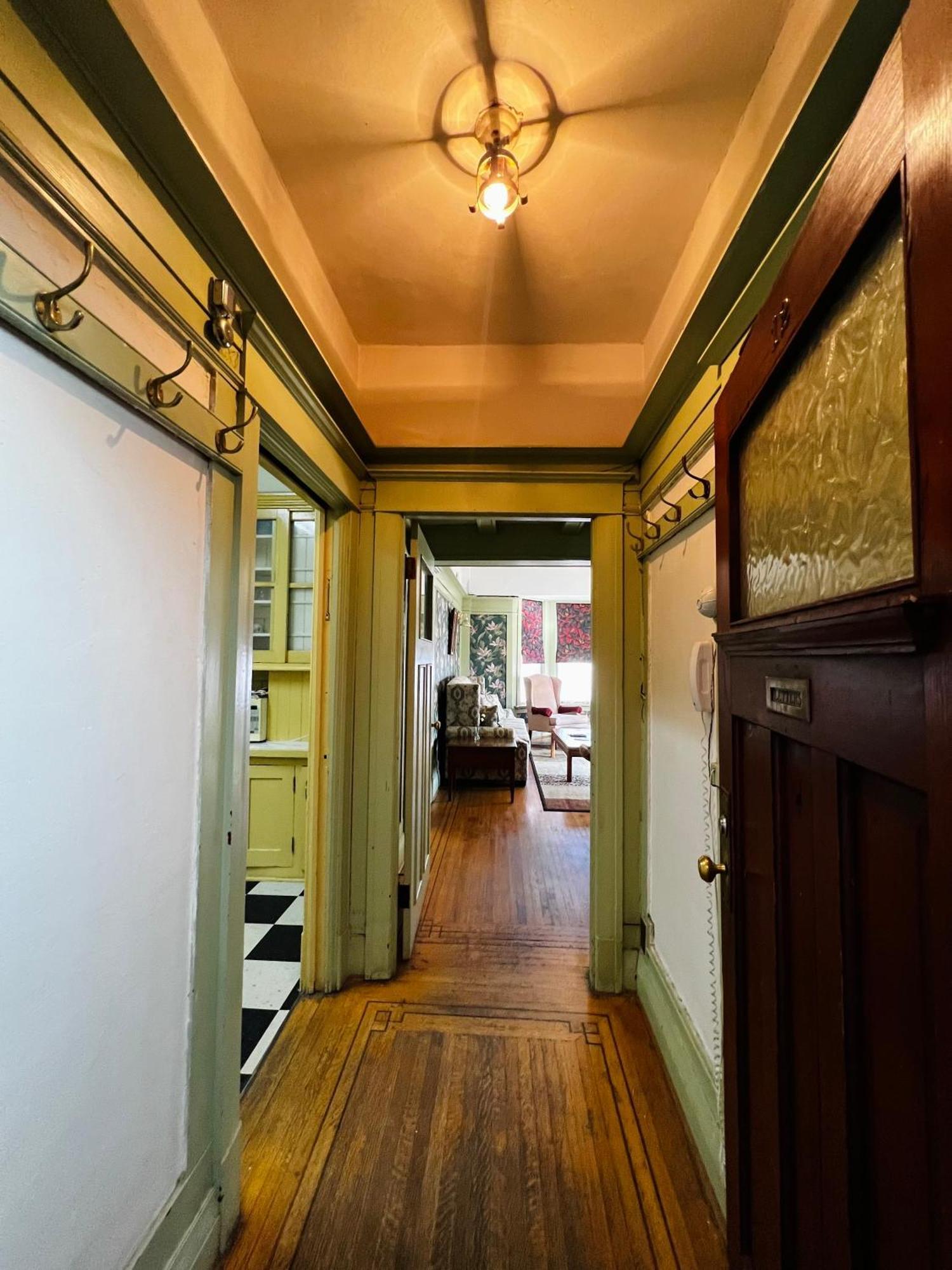 Arundel Mansions Hotel New Westminster Esterno foto