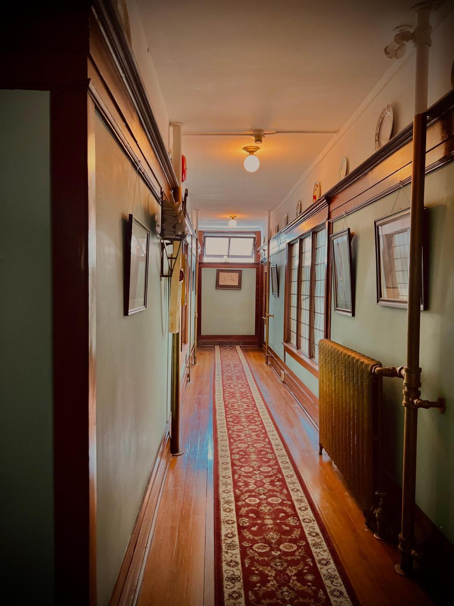Arundel Mansions Hotel New Westminster Esterno foto