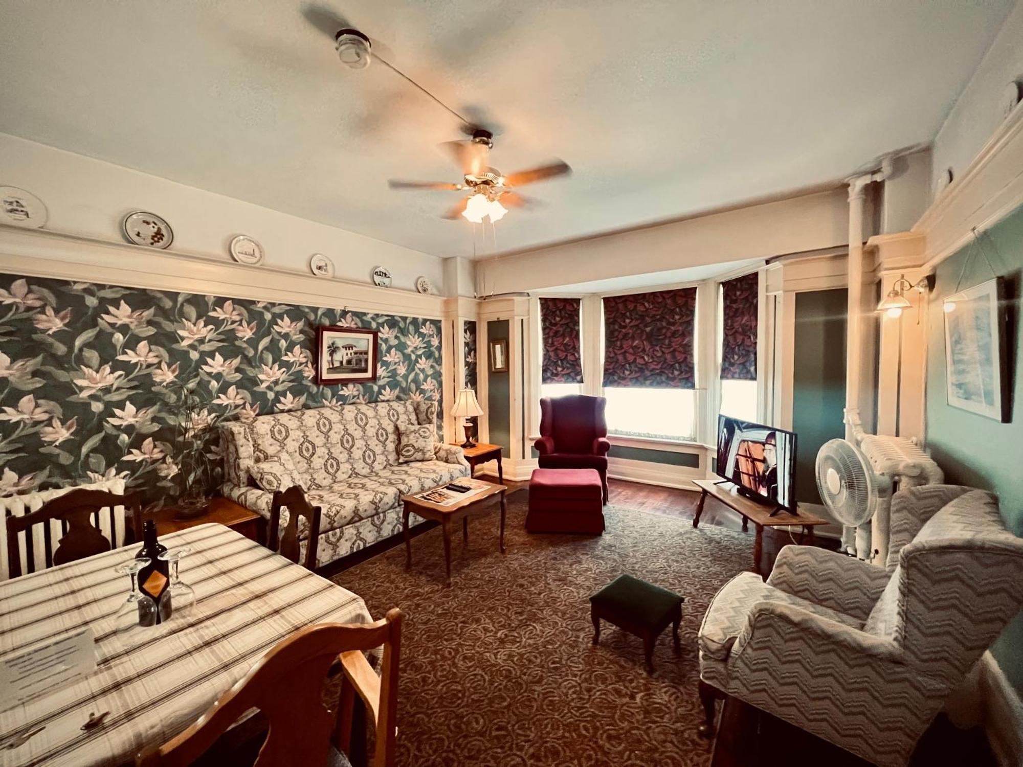 Arundel Mansions Hotel New Westminster Esterno foto
