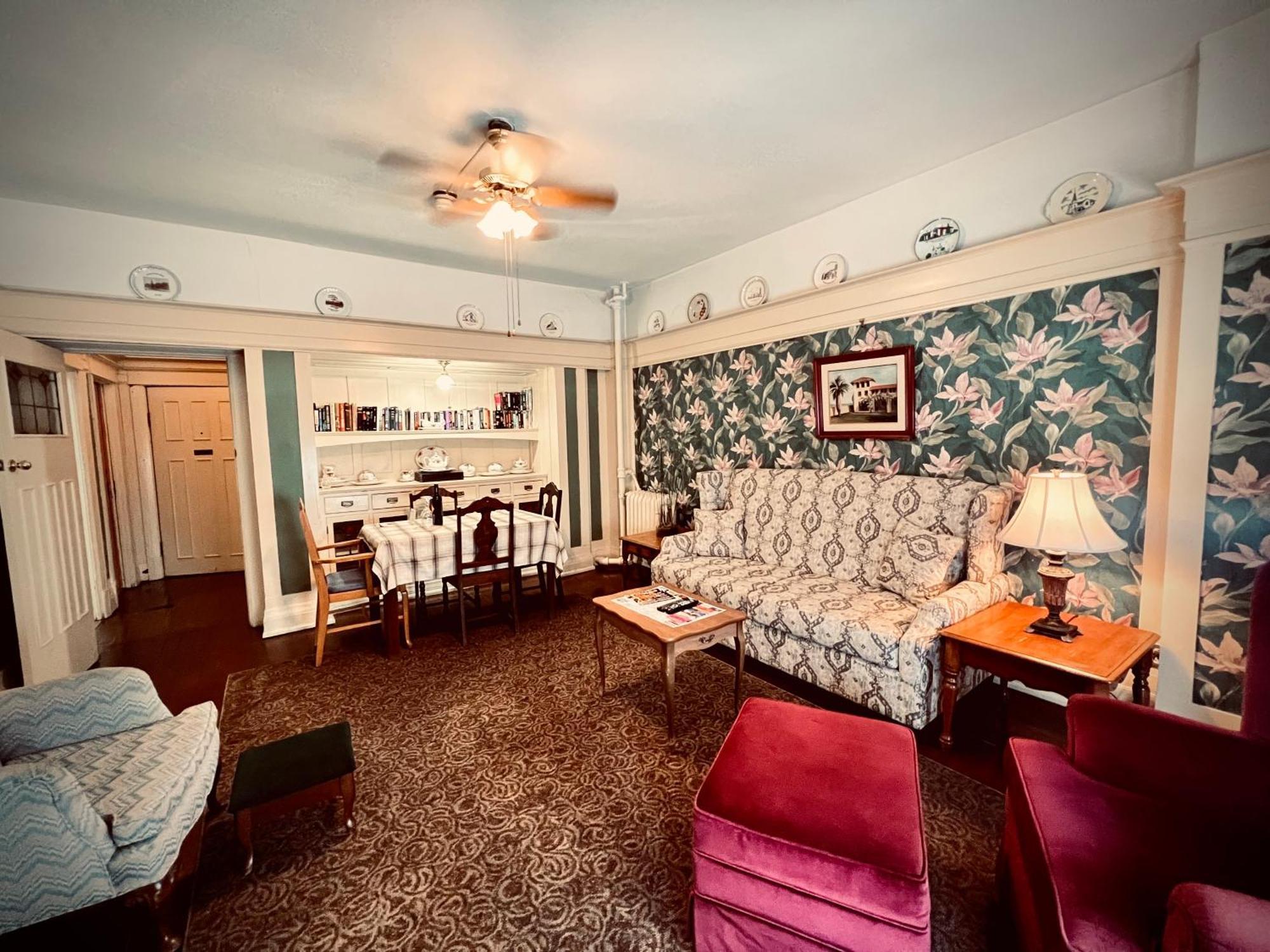 Arundel Mansions Hotel New Westminster Esterno foto