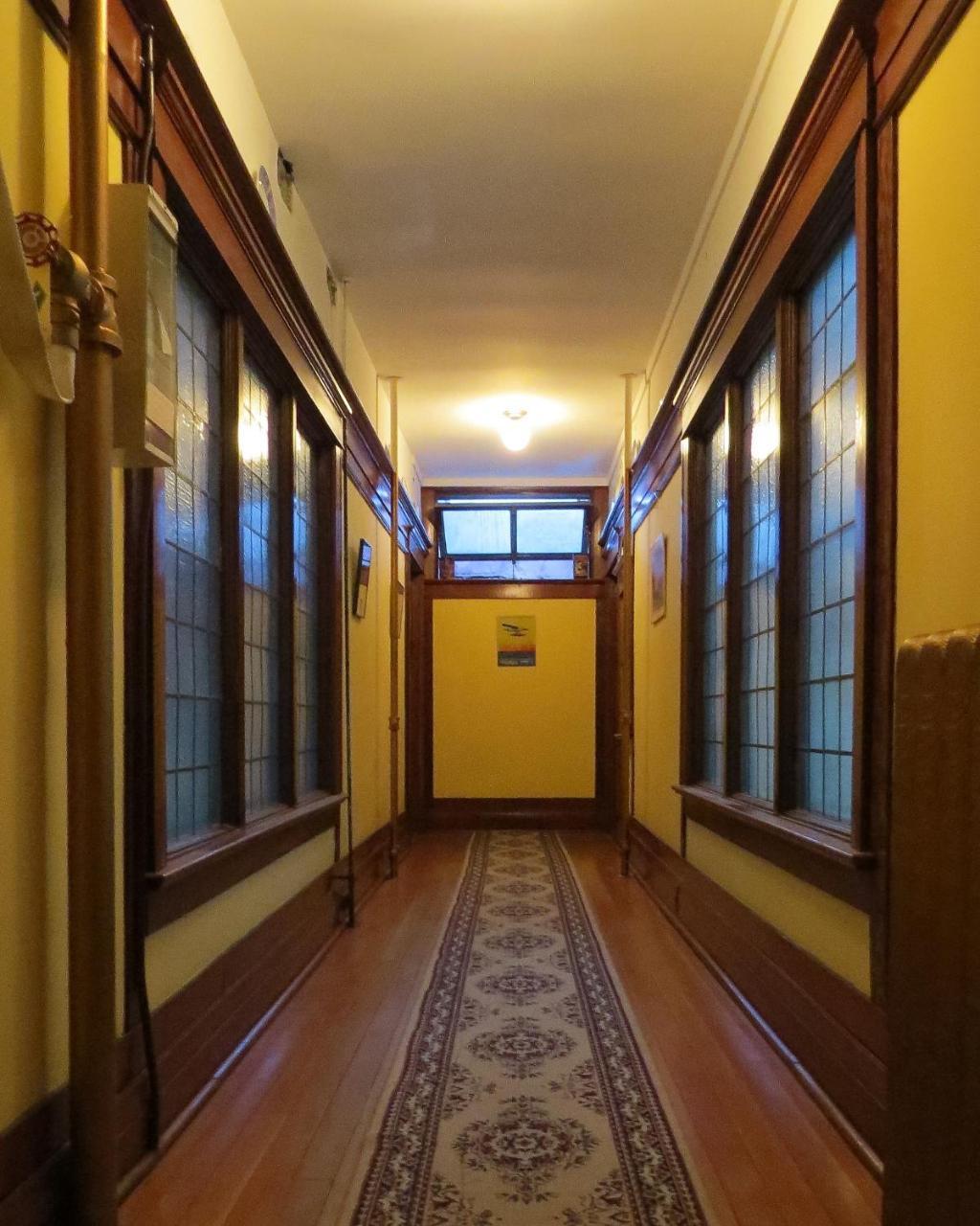 Arundel Mansions Hotel New Westminster Esterno foto