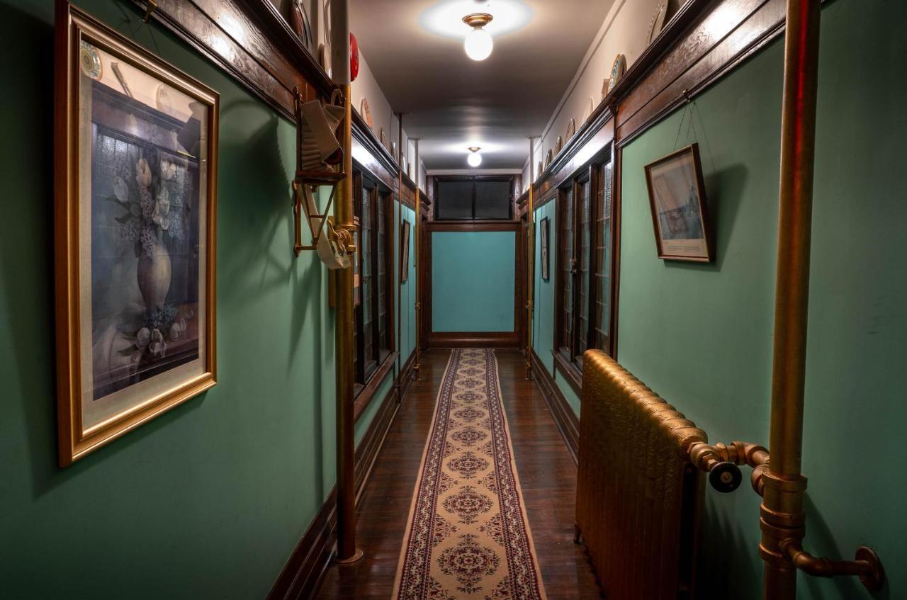 Arundel Mansions Hotel New Westminster Esterno foto